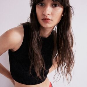 ✨ 4/$15 H&M Divided White Cropped Sweater Vest